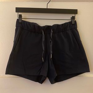Lululemon “on the fly” luxtreme 2.5 inch shorts